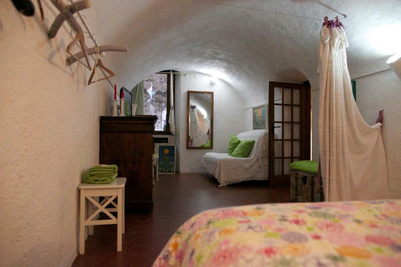 Appartamento Le Violette Dolceacqua Eksteriør billede